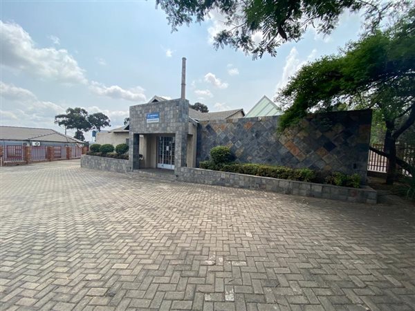 529  m² Commercial space in Witbank Central