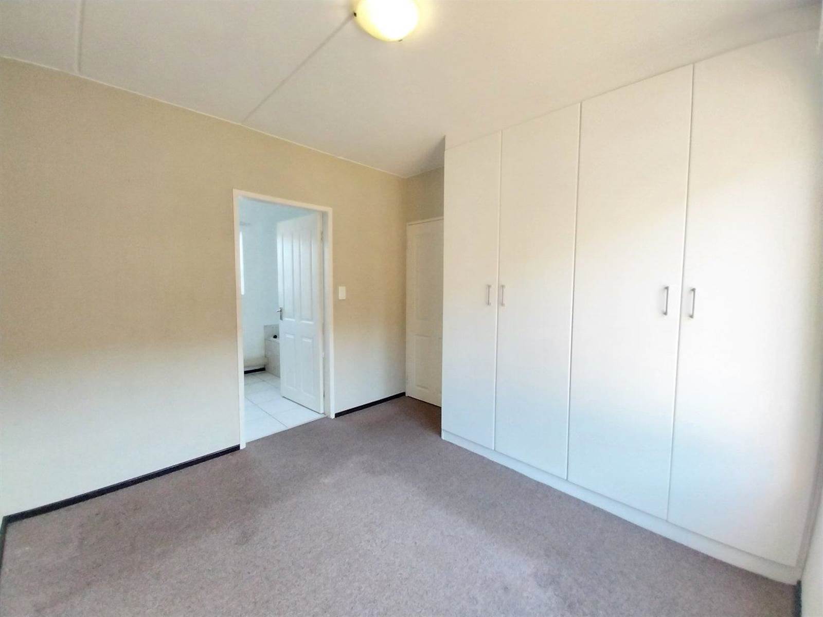 2 Bed Apartment in Honeydew photo number 8