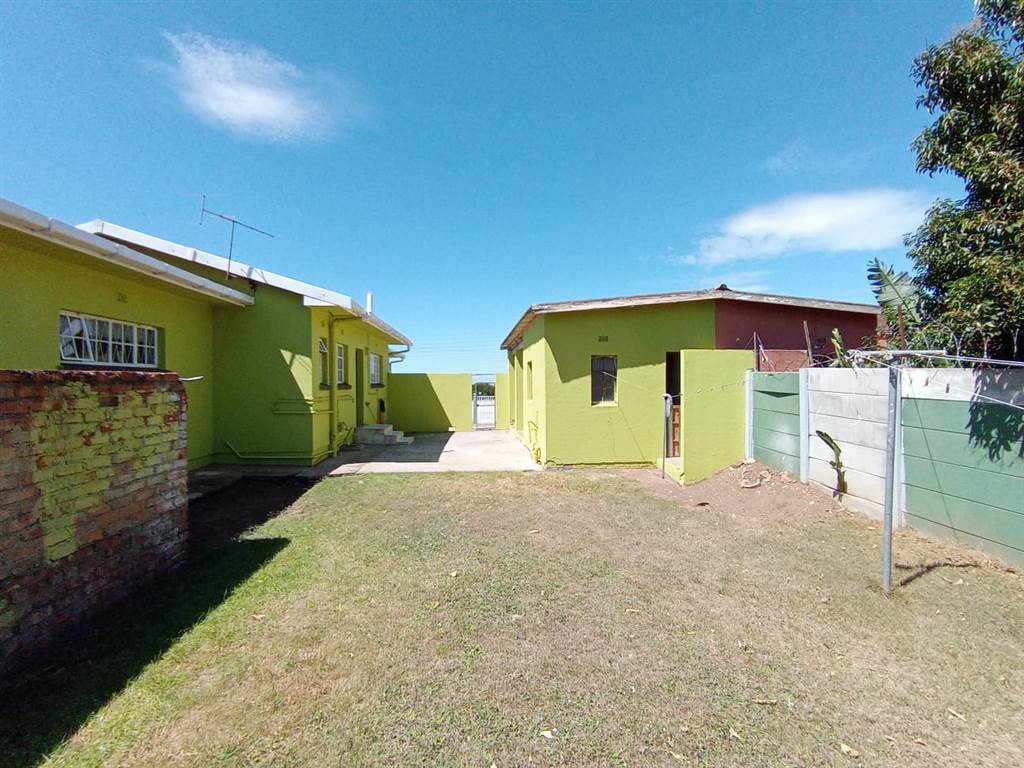 3 Bed House in Scheepers Heights photo number 25