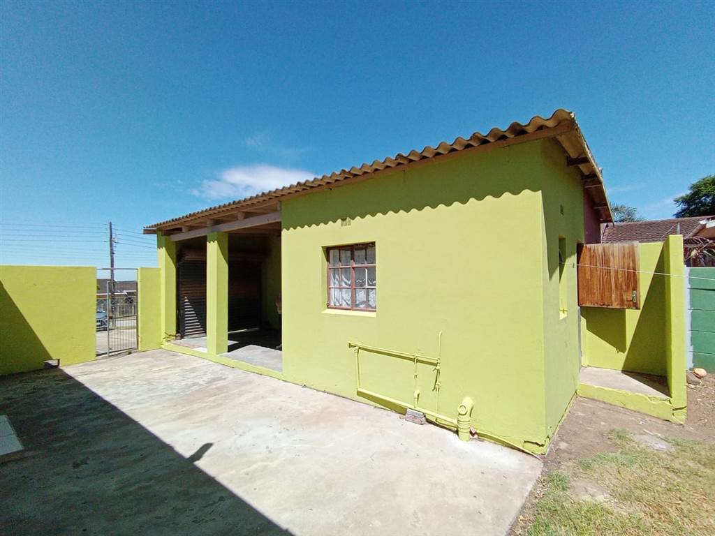 3 Bed House in Scheepers Heights photo number 24