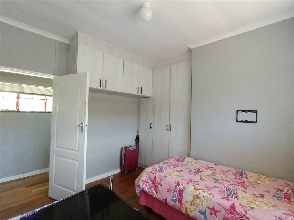 3 Bed House in Scheepers Heights photo number 15
