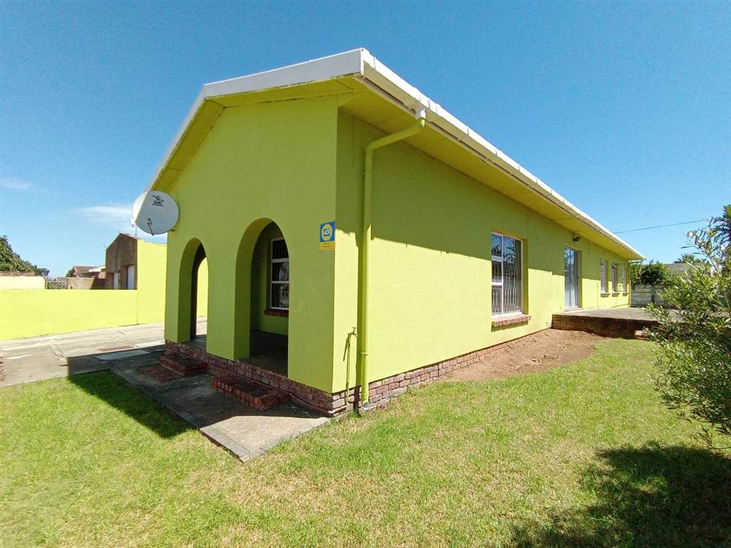 3 Bed House in Scheepers Heights photo number 23