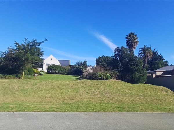 735 m² Land available in Kraaibosch