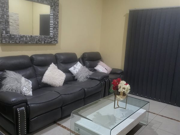 3 Bed Apartment in Mt Edgecombe