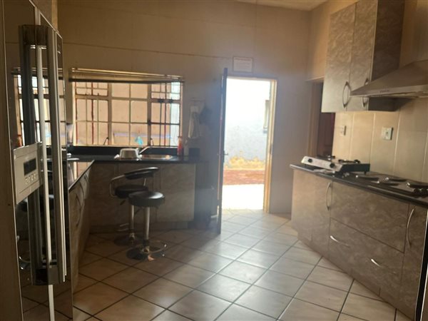 6 Bed House in Brakpan Central