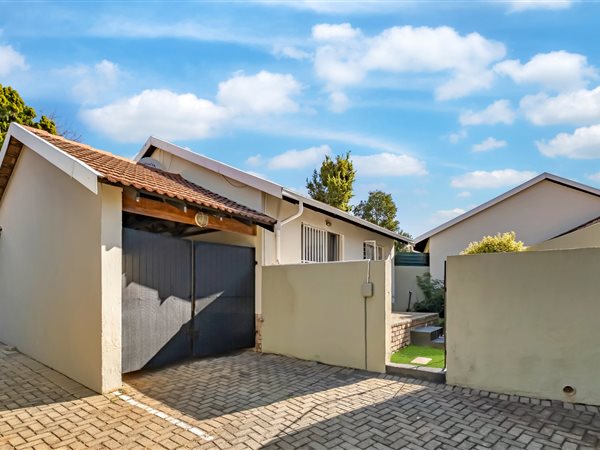2 Bedroom Townhouse 2 Bedroom Townhouse