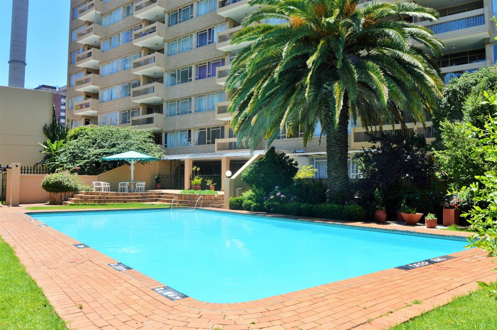 2 Bed Apartment in Parktown photo number 1