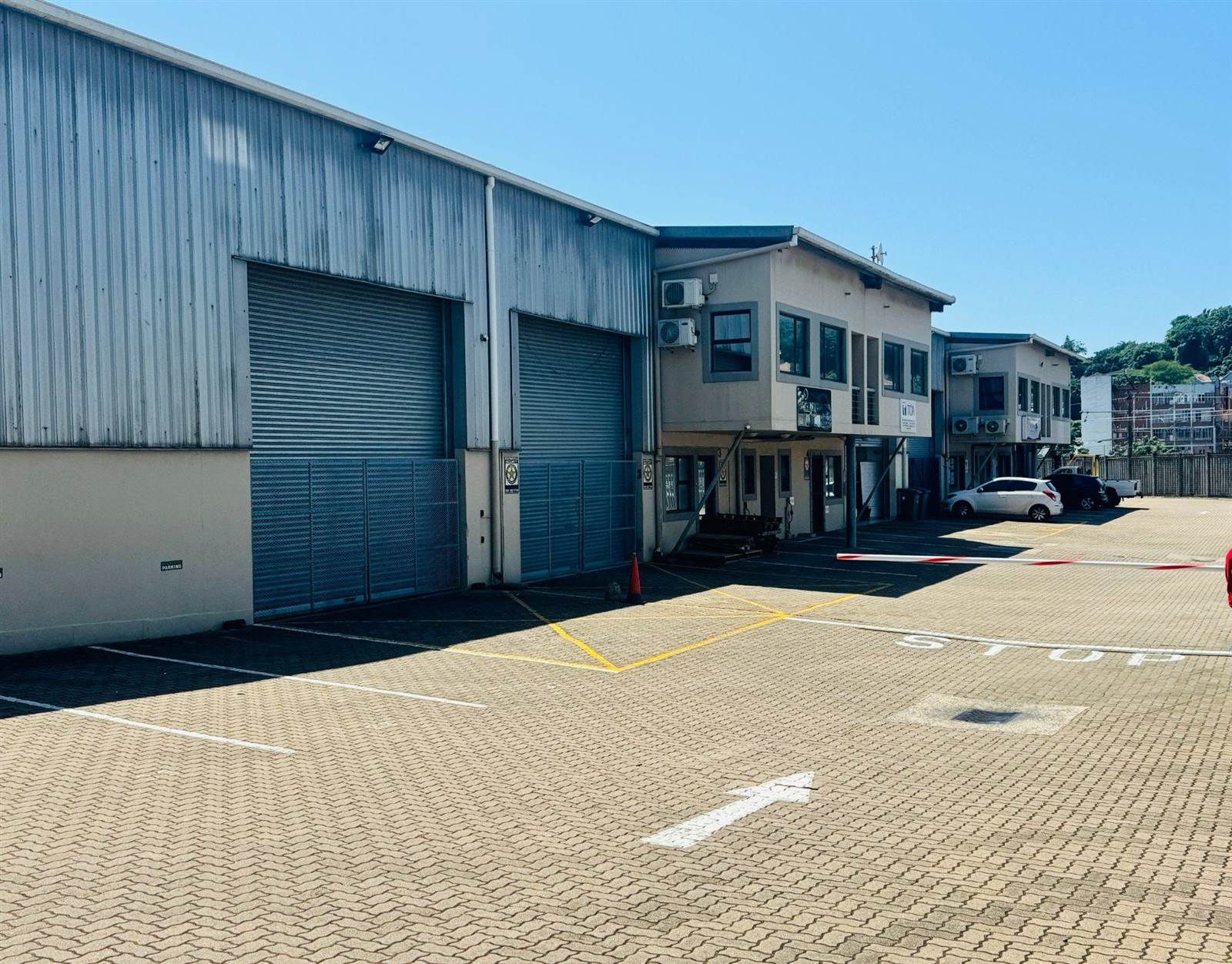 216  m² Industrial space in Briardene photo number 1