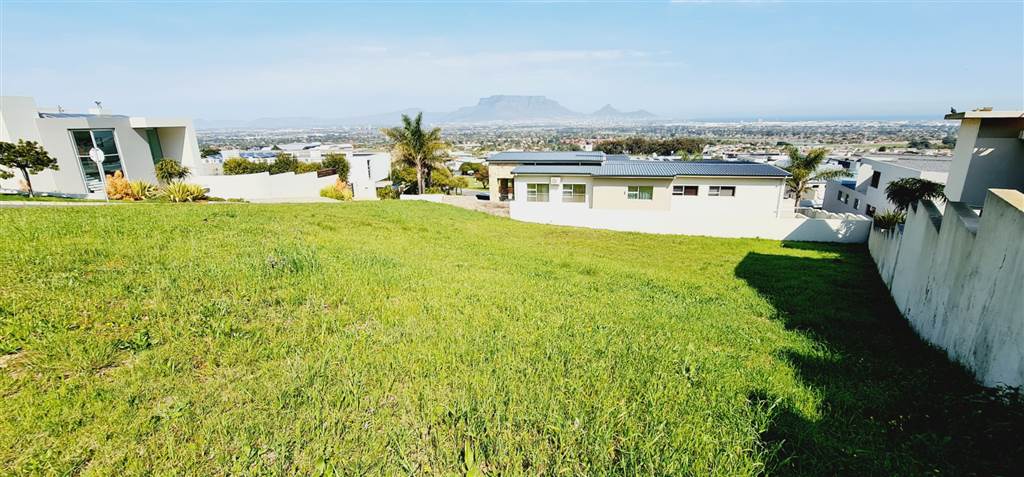 869 m² Land available in Plattekloof photo number 1
