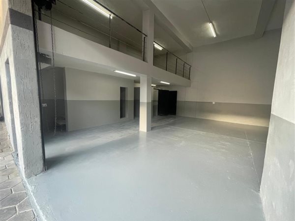 130  m² Industrial space