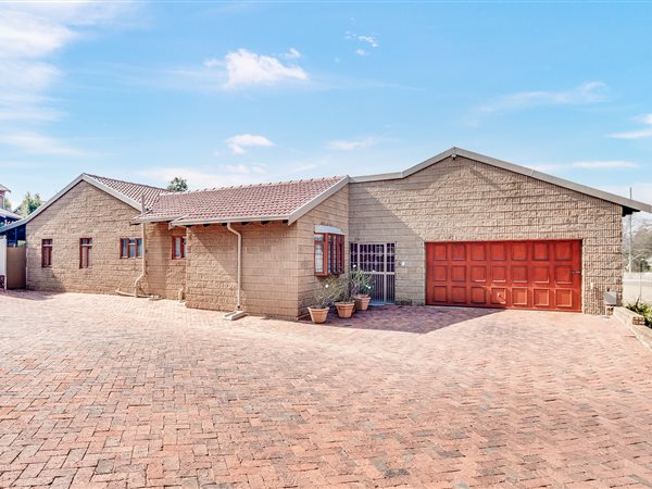 2 Bed House in Lonehill