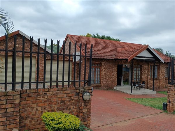 4 Bedroom House 4 Bedroom House