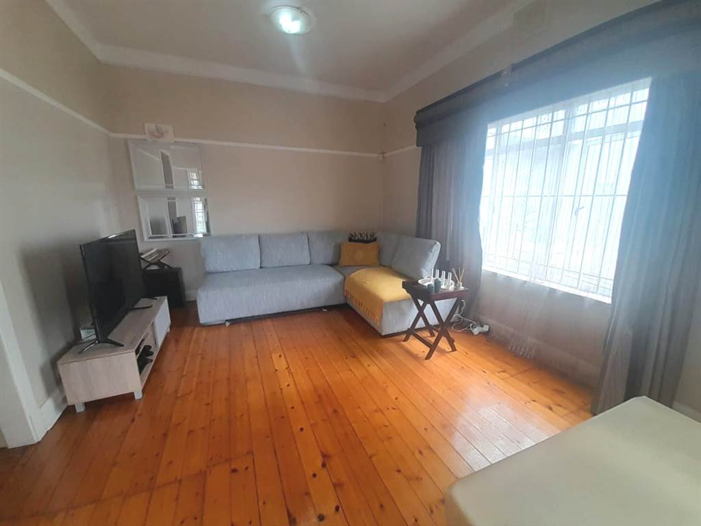 2 Bed Apartment in Musgrave photo number 9