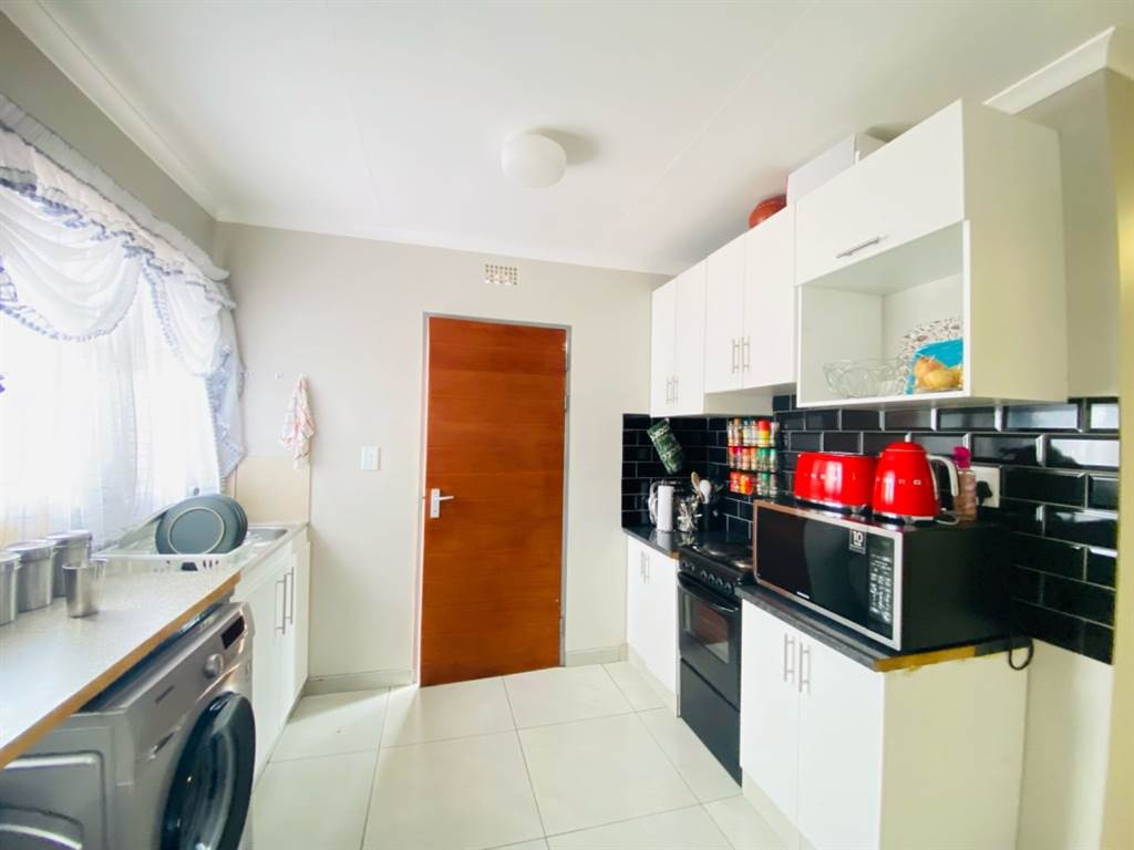3 Bed House in Riverlea photo number 4
