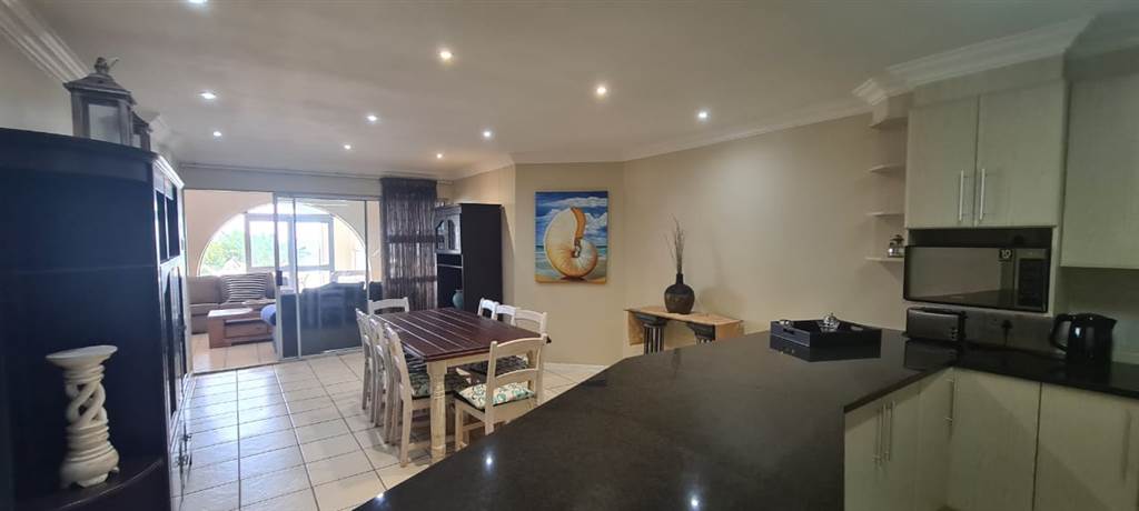 3 Bed Apartment in Jeffreys Bay photo number 8