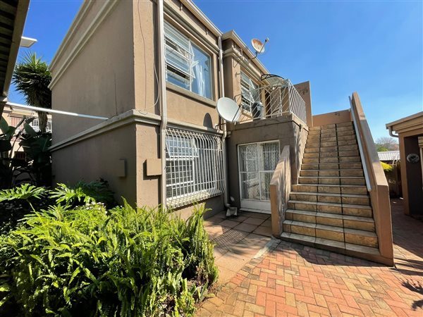 1 Bed Townhouse in Roodekrans