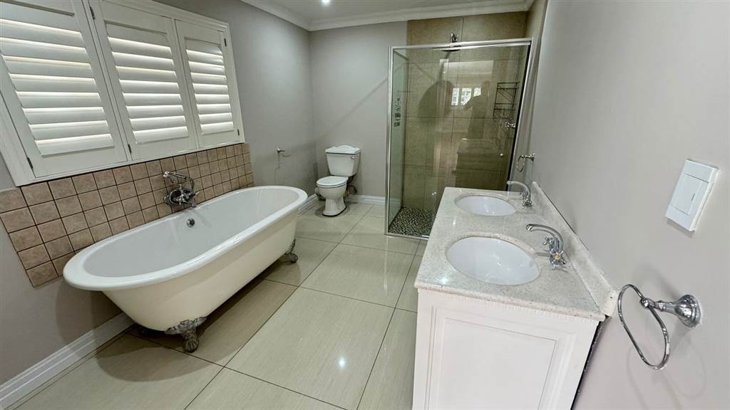 4 Bed House in Silver Lakes Golf Estate photo number 22