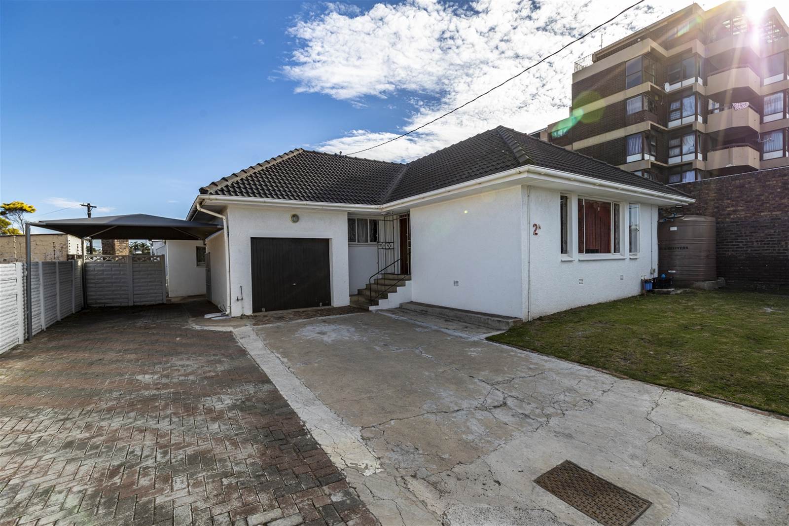 8 Bed House in Southernwood photo number 3