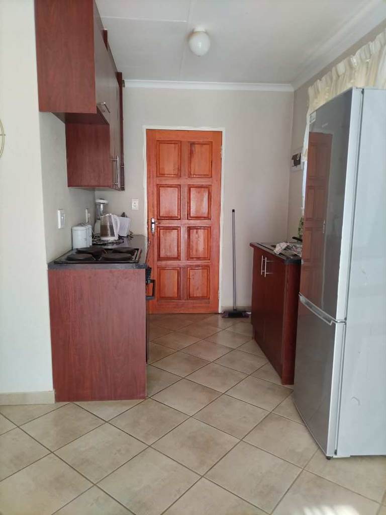 2 Bed House in Benoni CBD photo number 3