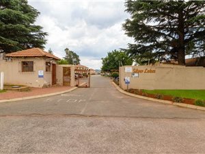 2 Bed Apartment in Roodepoort West