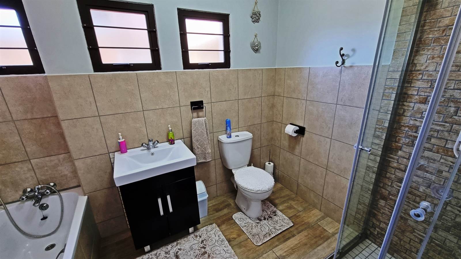 2 Bed Townhouse in Uvongo photo number 23