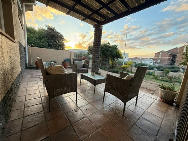 3 Bedroom Townhouse 3 Bedroom Townhouse