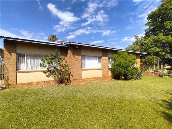4 Bed House in Jan Kempdorp