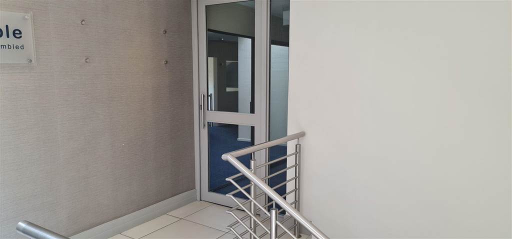 215  m² Commercial space in Rivonia photo number 2
