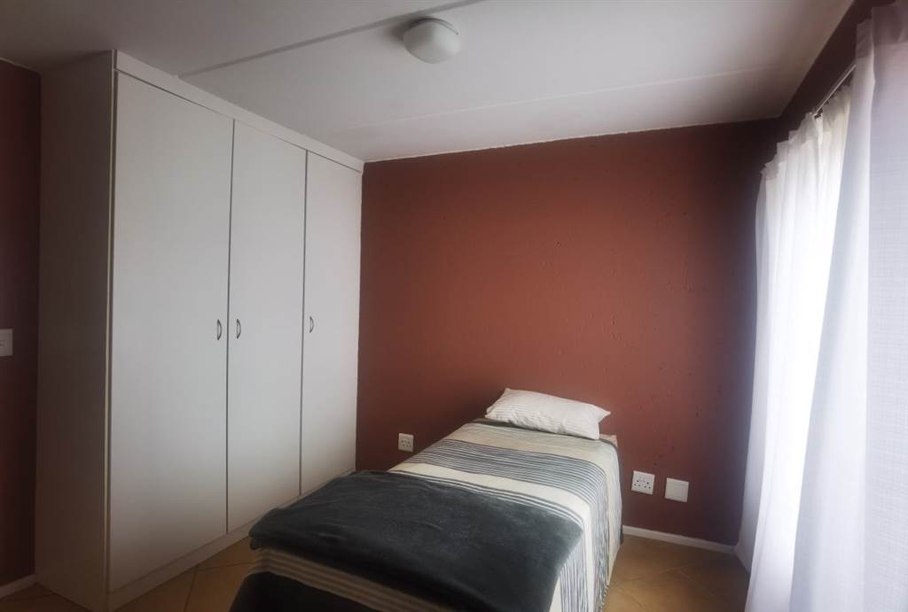 1 Bed Apartment in Van Der Hoff Park photo number 4