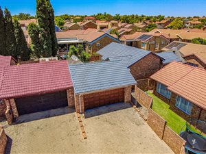 3 Bed House in Amberfield