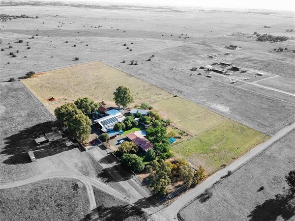 4.1 ha Smallholding in Bloemfontein Farms