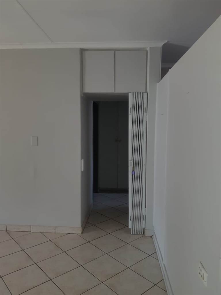 2 Bed Townhouse in Erasmus photo number 11