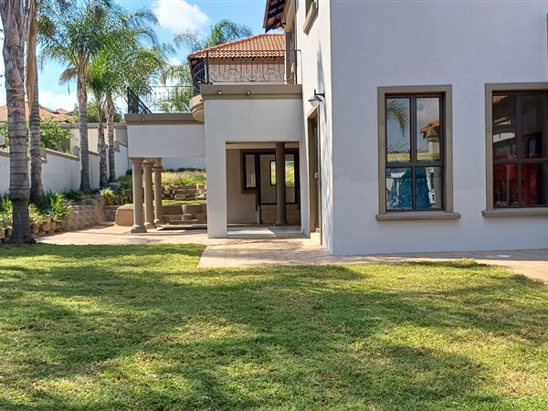 5 Bed House in Blue Valley Golf Estate