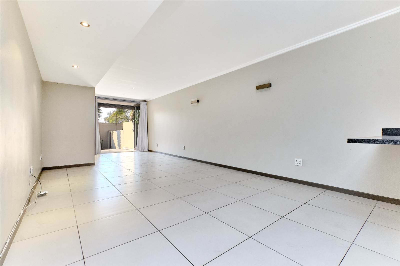 2 Bed Apartment in Craighall photo number 3