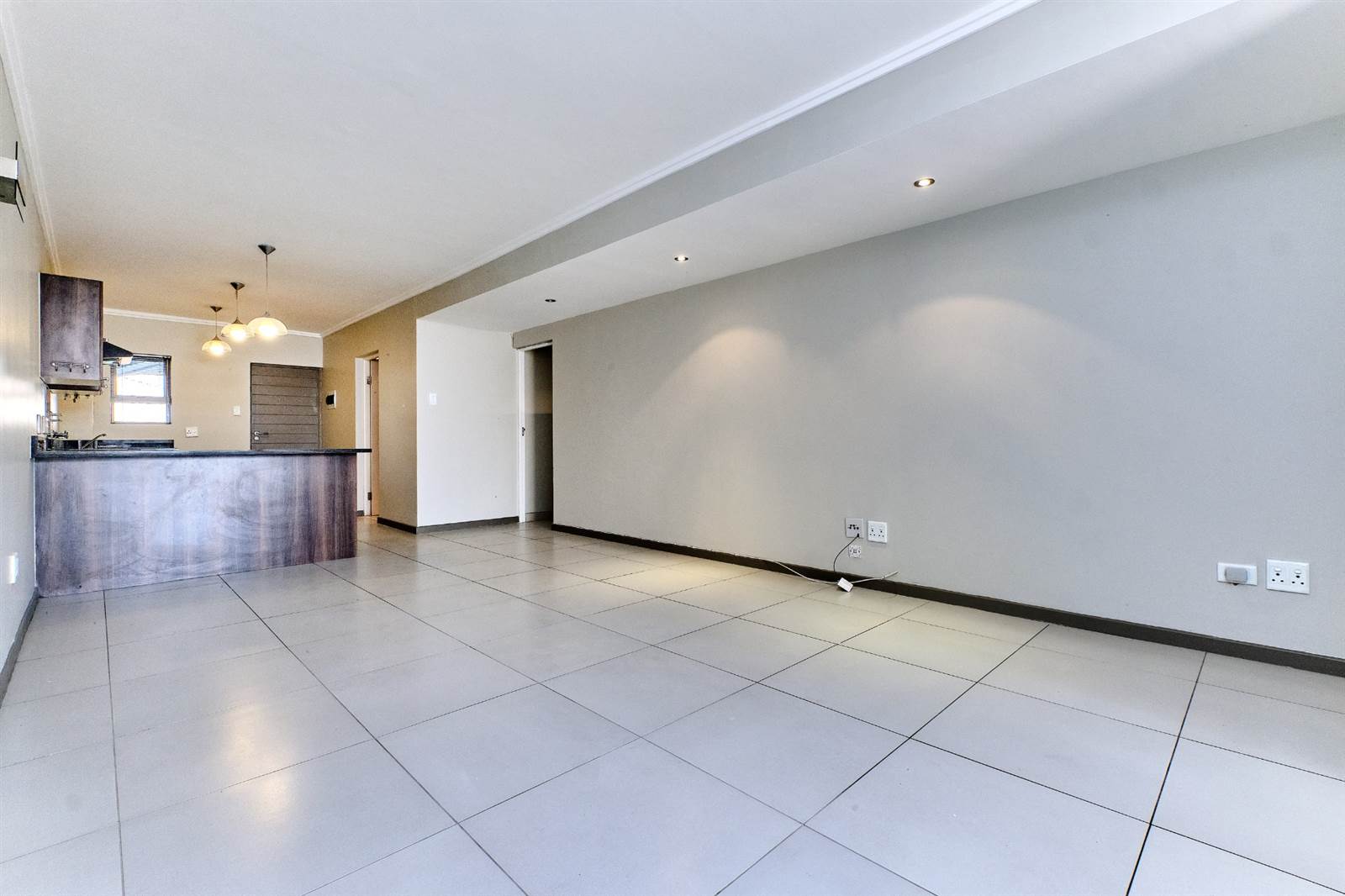 2 Bed Apartment in Craighall photo number 4