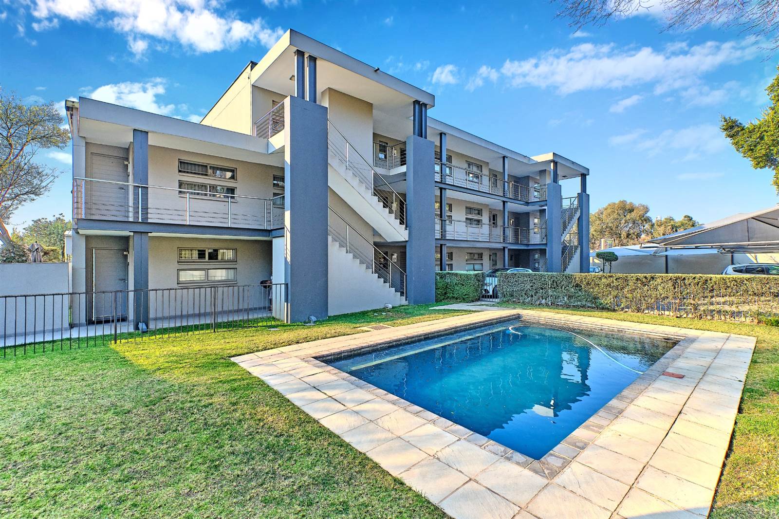 2 Bed Apartment in Craighall photo number 15