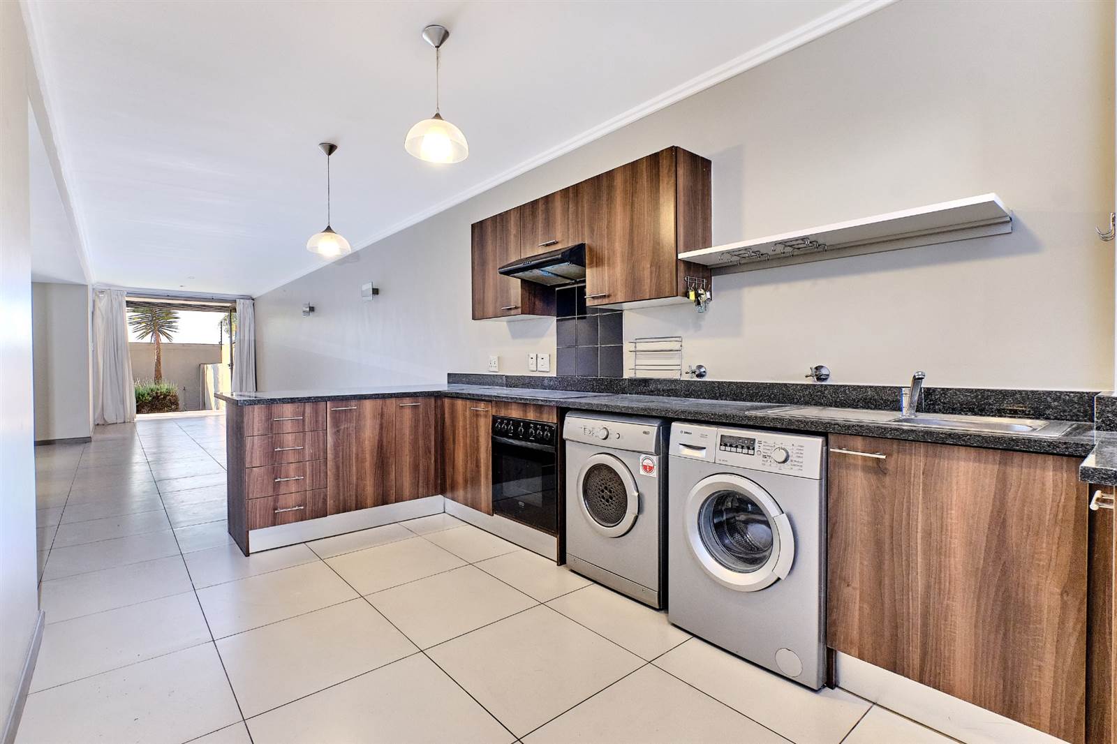 2 Bed Apartment in Craighall photo number 1