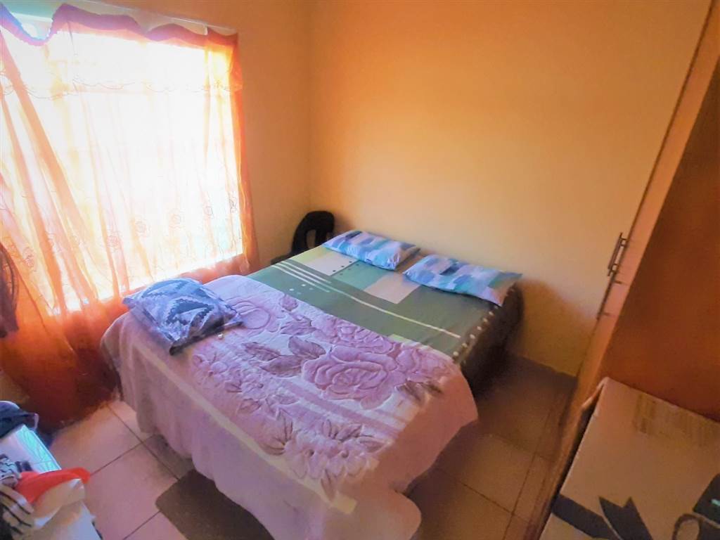2 Bed Apartment in Waterval East photo number 15