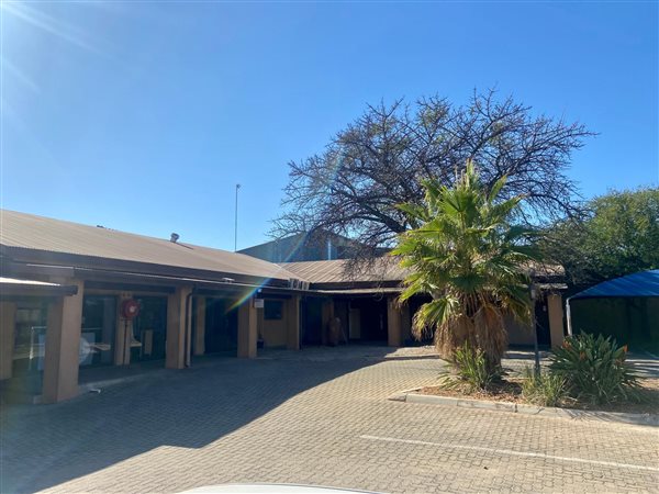 1 573  m² Commercial space