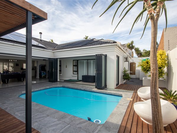 4 Bed House in West Beach