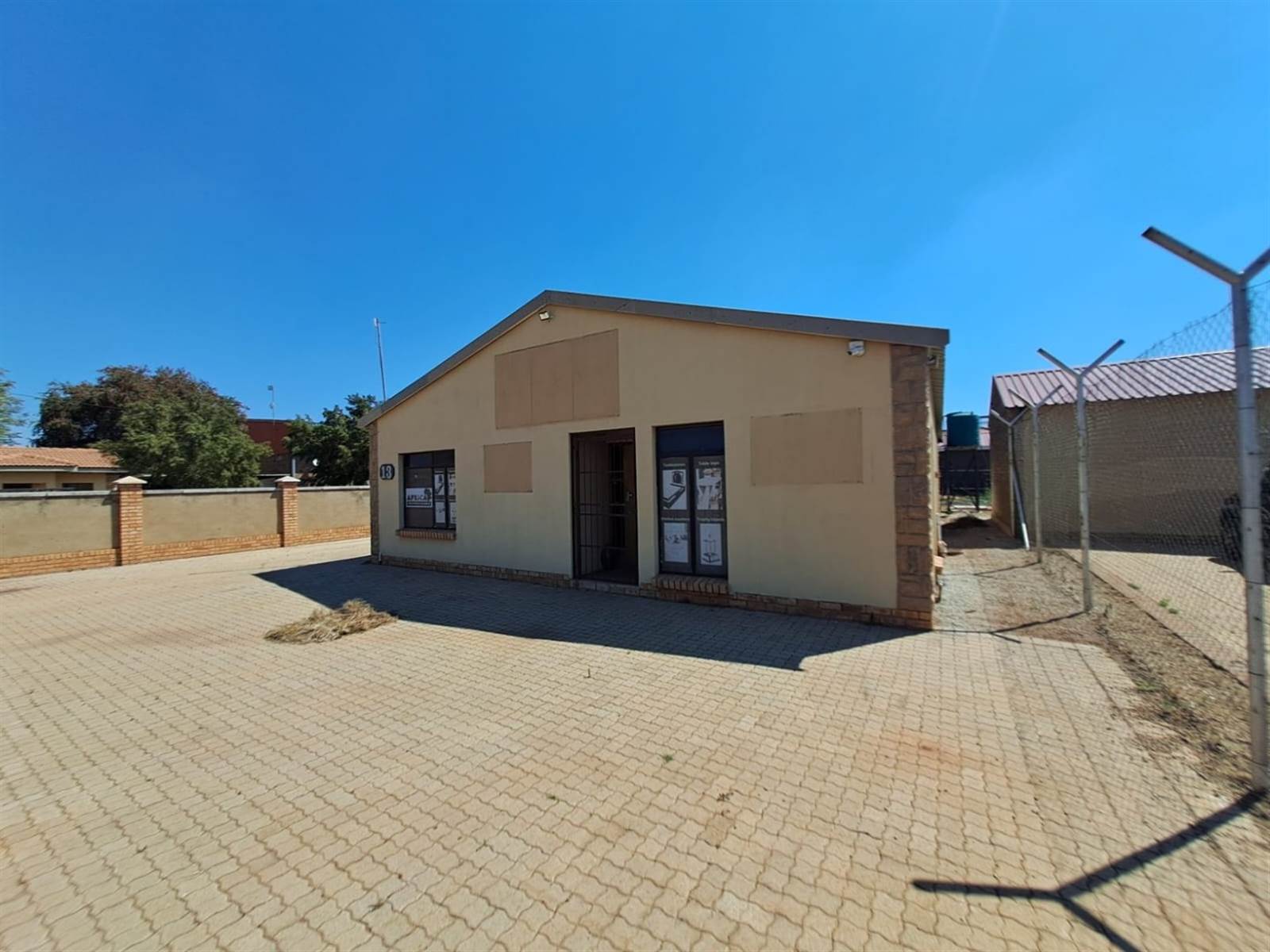 1168  m² Commercial space in Potchefstroom Central photo number 2