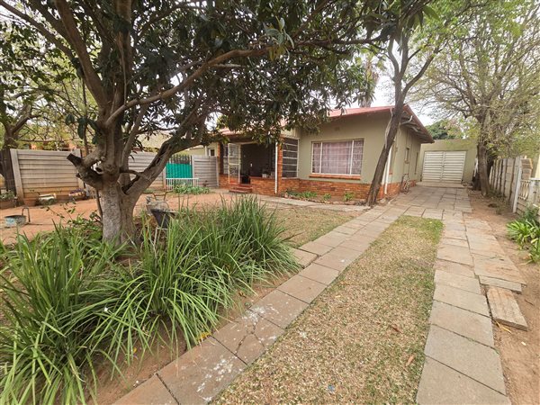 4 Bedroom House 4 Bedroom House