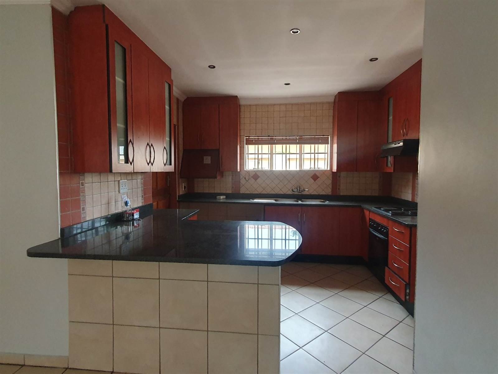 3 Bed Townhouse in Doornpoort and surrounds photo number 10