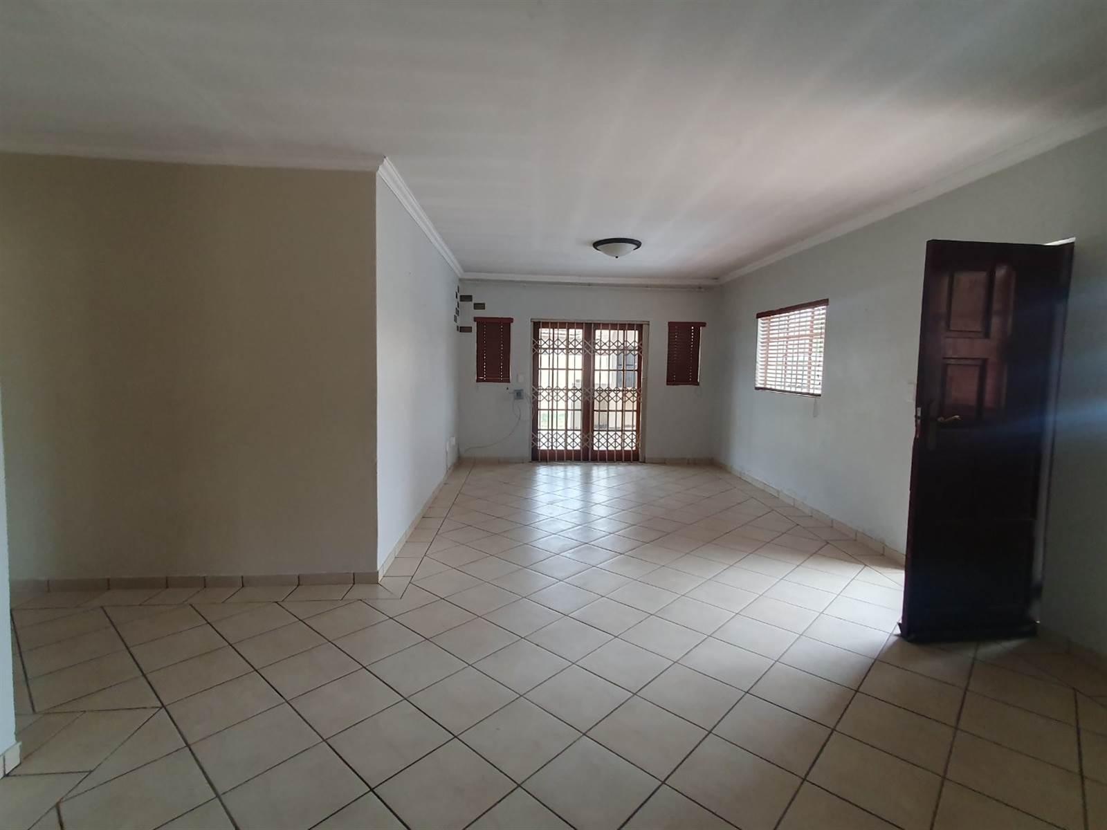 3 Bed Townhouse in Doornpoort and surrounds photo number 4