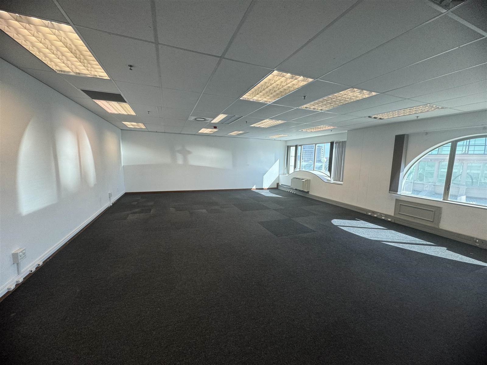180  m² Commercial space in Century City photo number 3