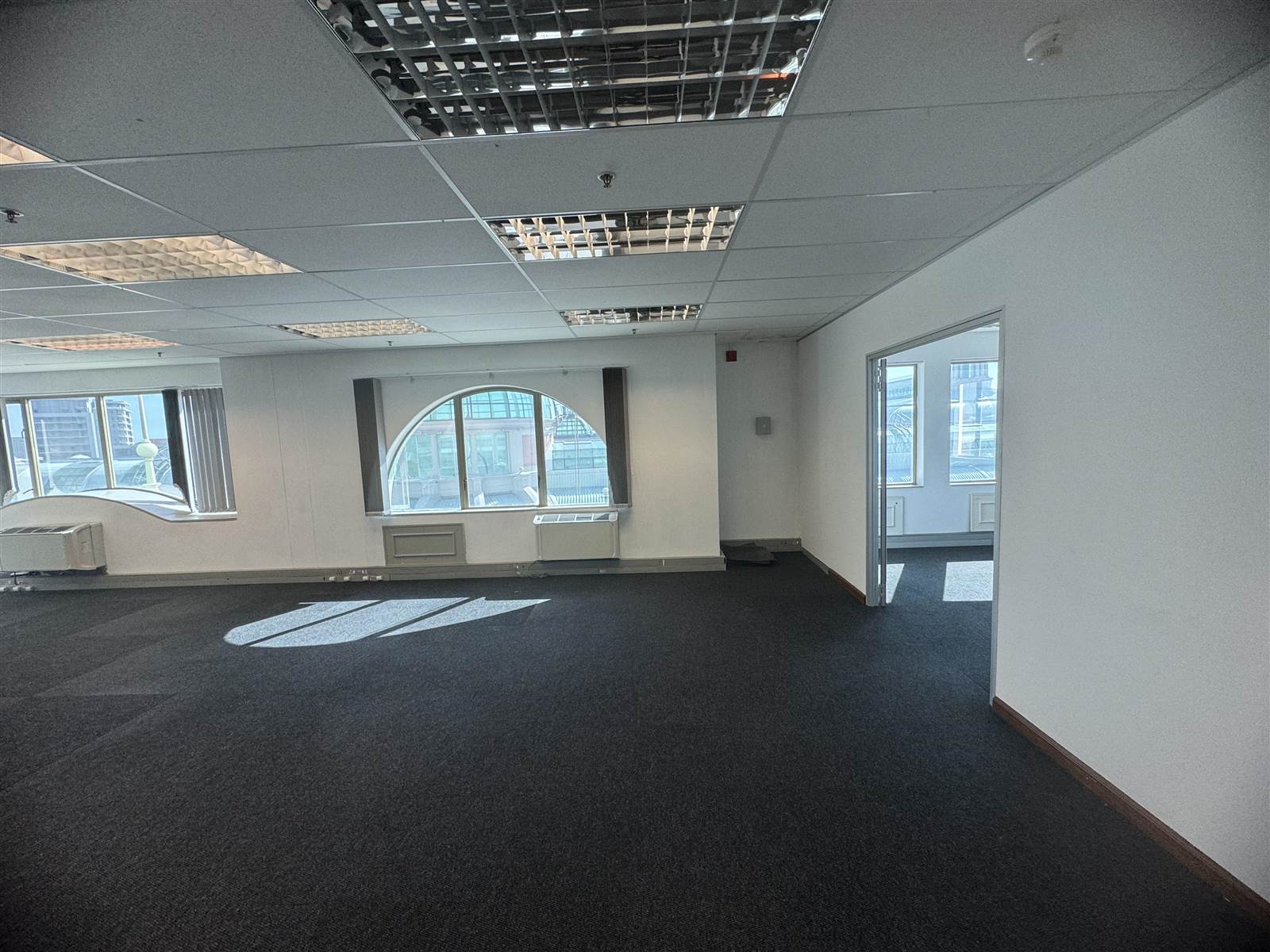 180  m² Commercial space in Century City photo number 2
