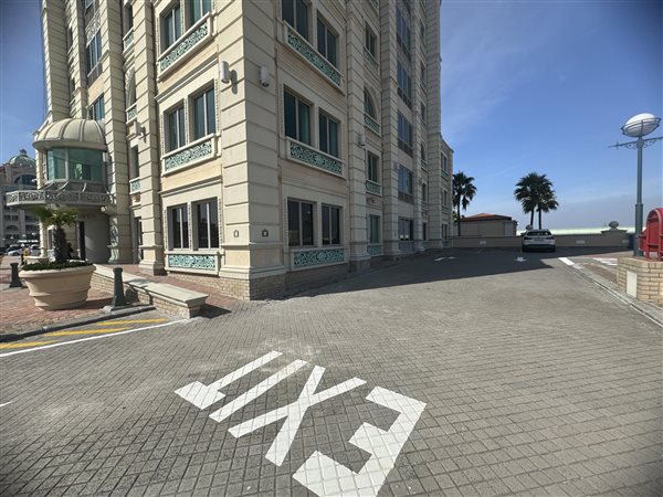 180  m² Commercial space in Century City