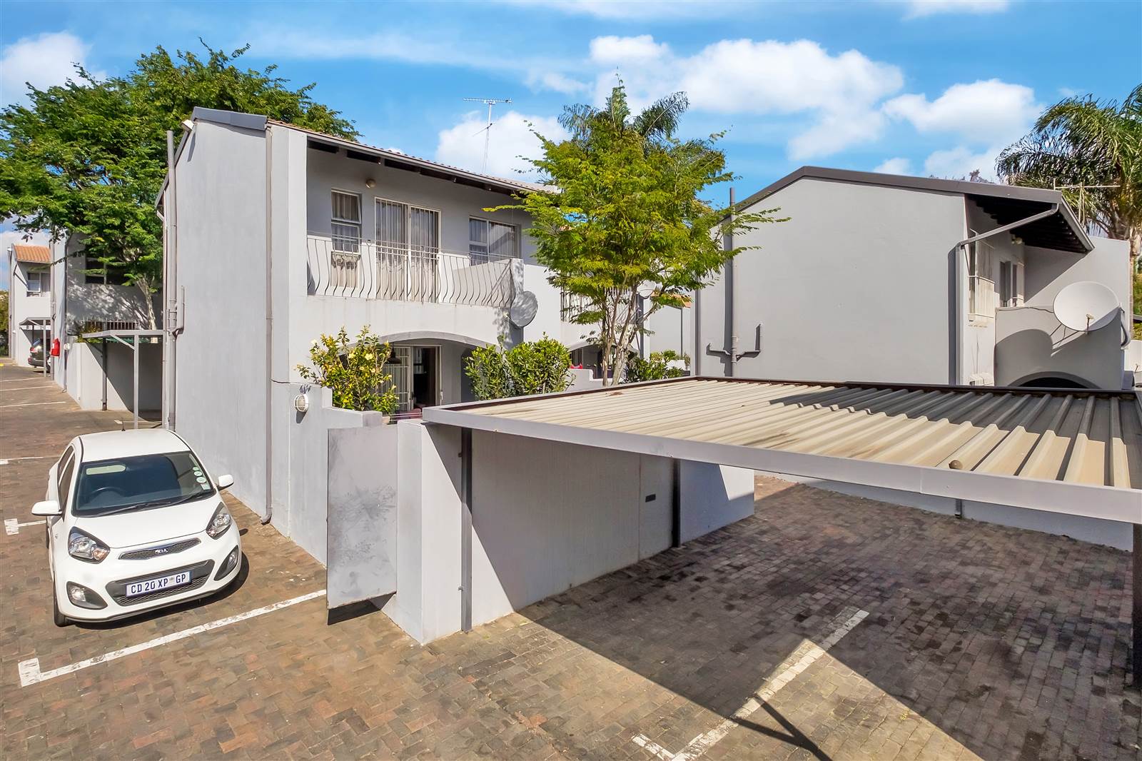 2 Bed Apartment in Douglasdale photo number 16