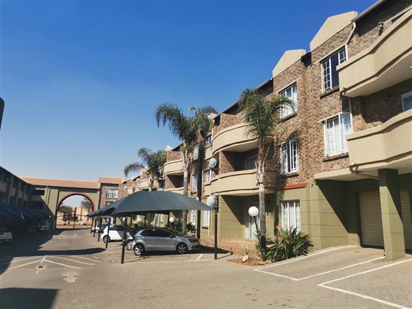 1 Bed Apartment in Rooihuiskraal North