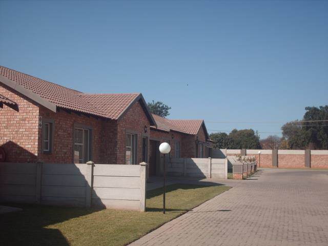 2 Bed Townhouse in Riversdale photo number 6